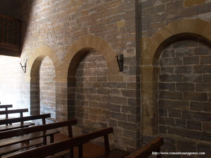 INTERIOR DEL MURO NORTE HACIA LOS PIES DEL TEMPLO